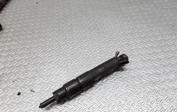 Volkswagen Sharan Fuel injector 028130201G