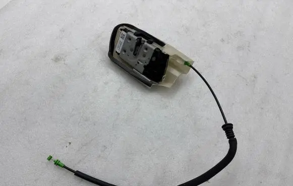 Tesla Model S Front door lock 150067299A AP121106B09115