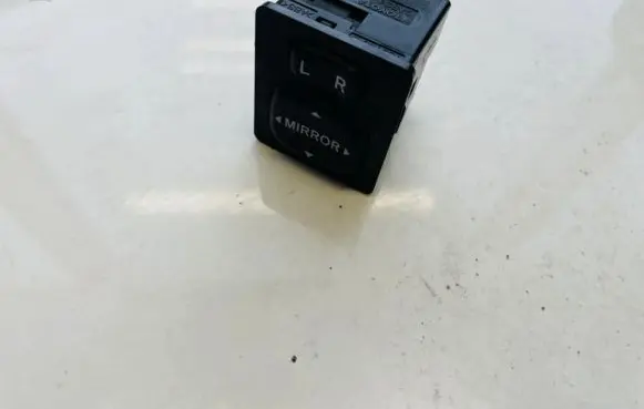 Wing mirror switch
