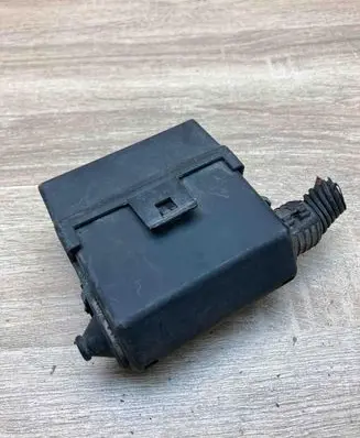 Opel Vectra B Fuse module 90583465
