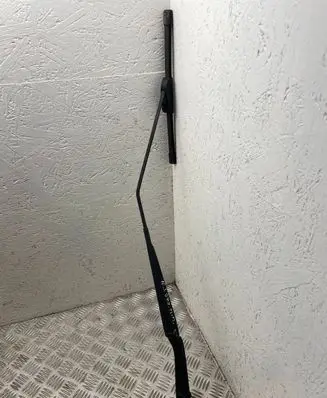 Nissan Juke I F15 Front wiper blade arm W000014867 M1E1AS12U