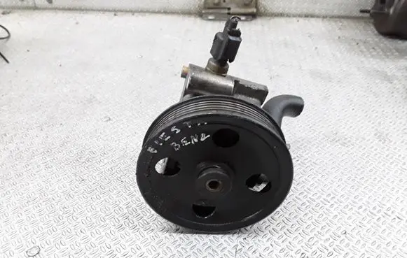Ford Focus Power steering pump 2S413A696AA 7613955117UJ