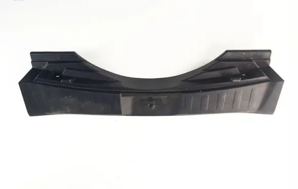 Trunk/boot sill cover protection