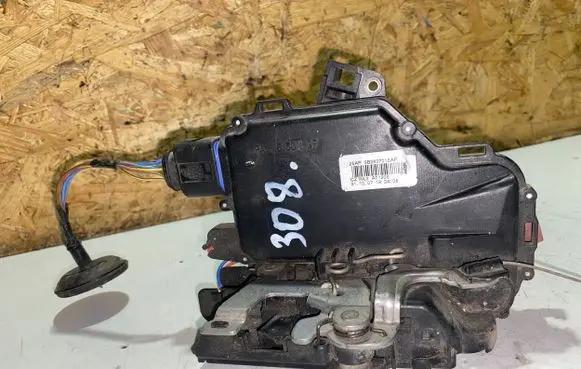Audi A6 S6 C5 4B Front door lock 25100D6