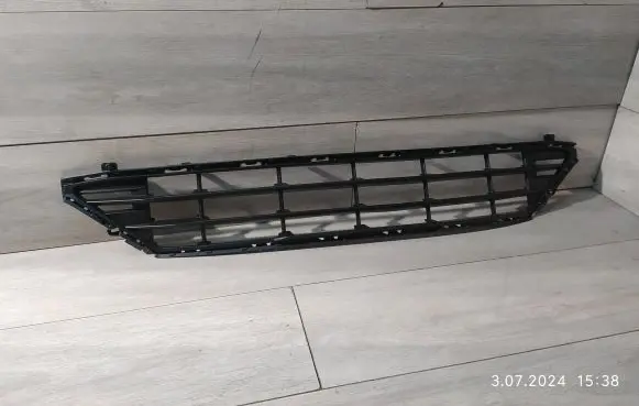 Volvo XC60 Front bumper lower grill 32296070