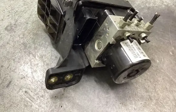 Opel Zafira C ABS Pump 39061713 10021211014
