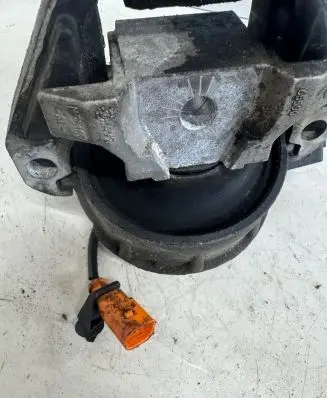 Audi A7 S7 4G Engine mount bracket 65590