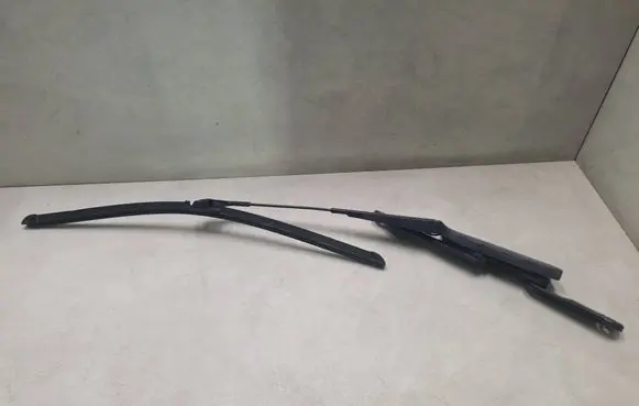 Front wiper blade arm