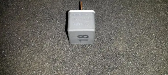 Volkswagen Golf III Other relay 191937503