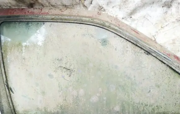 Ford Scorpio Front door window glass four-door
