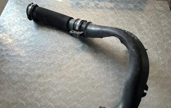 Renault Scenic III - Grand scenic III Turbo air intake inlet pipe/hose 8200645723