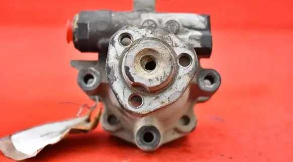 Volkswagen Bora Power steering pump 1J0422154B