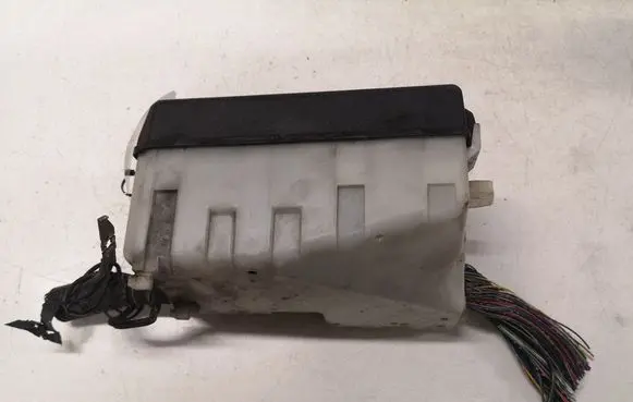 Mazda 5 Fuse box set C23566760 K7005 8797