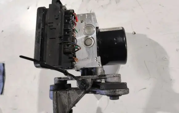 Mercedes-Benz C W204 ABS Pump A1729014000 28526482103 10092623703