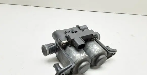 BMW X5 E53 Coolant heater control valve 8374995 64128374995