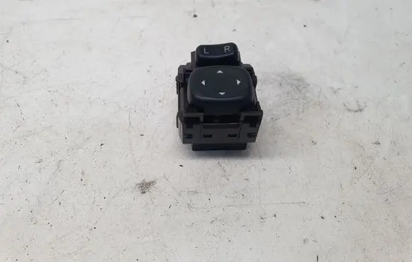 Toyota Avensis T270 Wing mirror switch 183647 R896474