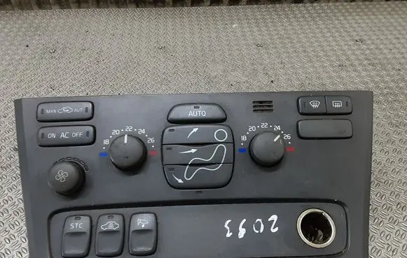 Volvo S60 Climate control unit 8682930