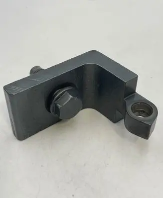 BMW 5 E60 E61 Front door upper hinge 7068074 A04657