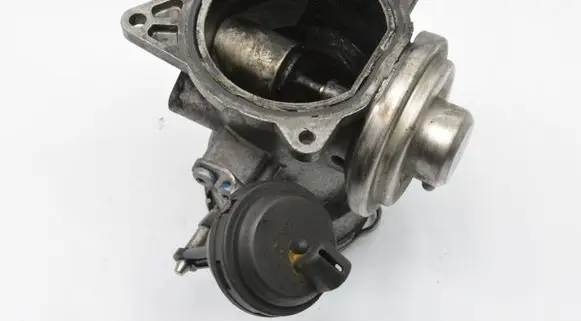 Volkswagen Touareg I EGR valve 070128070C