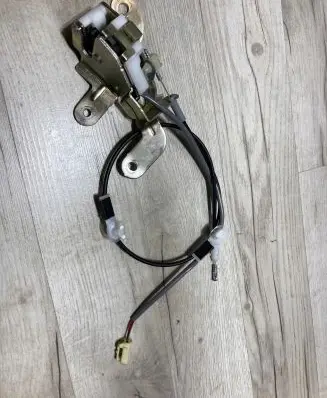 Toyota Hilux VIII Rear door lock