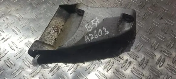 Volkswagen PASSAT B5.5 Engine mounting bracket 8d0199307p