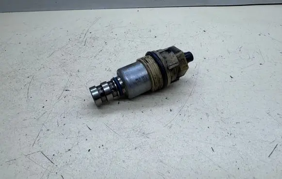 Mercedes-Benz C W204 Camshaft vanos timing valve A6511800315 6511800315 01348