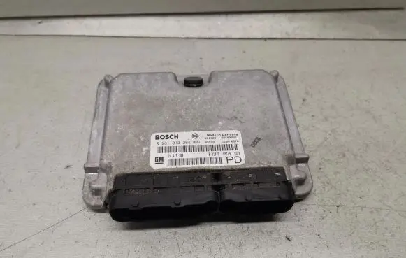 Opel Zafira A Engine control unit/module 0281010268 24417169