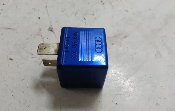 Audi A6 S6 C5 4B Other relay 8A0951253 899587