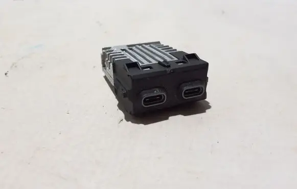 BMW i5 G60 USB socket connector 5A27DE6