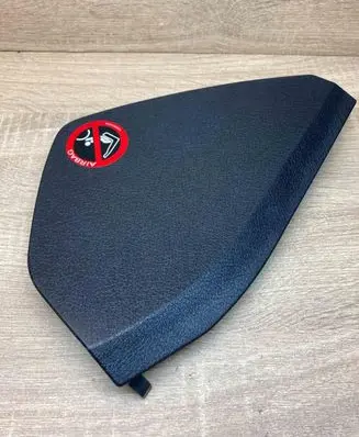 Mercedes-Benz E W211 Foot area side trim 2116800378 T0013783