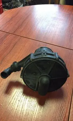 BMW X5 E53 Secondary air pump 1437910