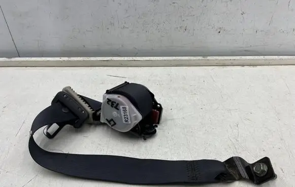 Nissan Rogue Rear seatbelt cf0391l16