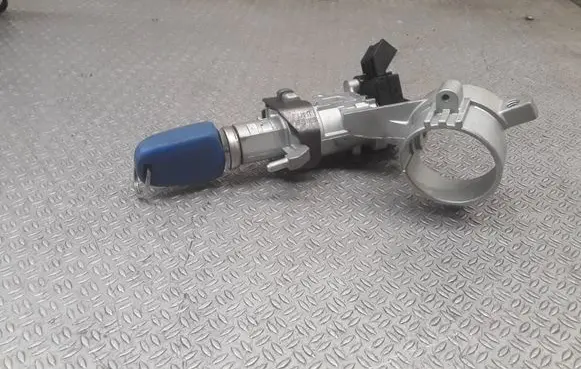 Opel Meriva B Ignition lock 13326419
