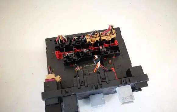 Volkswagen Golf V Fuse box set 1k0937049t