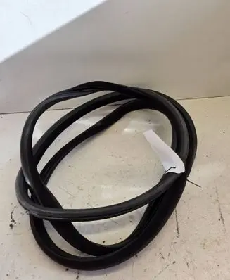 Volvo V70 Front door rubber seal 1234