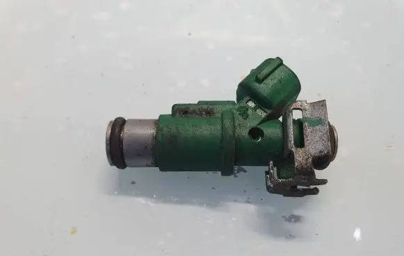 Peugeot 106 Fuel injector 14572