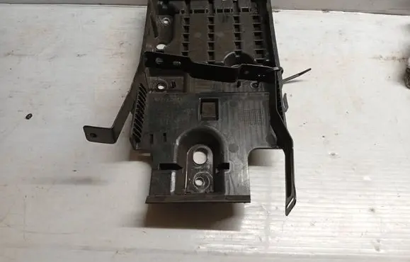 Volvo XC90 Battery tray 31688220