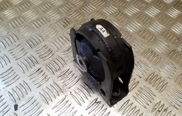 Toyota Avensis T270 Engine mount bracket