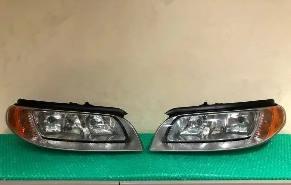 Volvo V70 Headlights/headlamps set 31214351 31214352