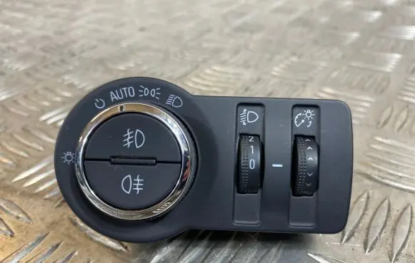 Chevrolet Cruze Light switch 13301752
