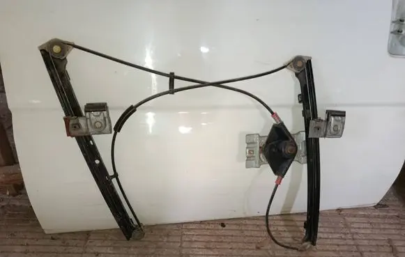 Volkswagen Golf III Front door manual window regulator