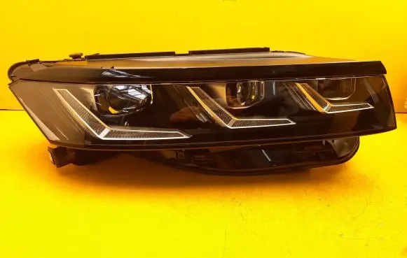 Volkswagen Touareg III Headlight/headlamp 761941082F