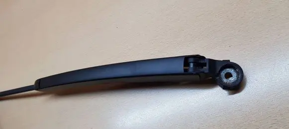 Skoda Octavia Mk2 (1Z) Rear wiper blade arm 1T0955707