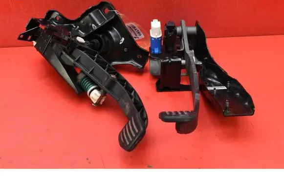 Ford S-MAX Accelerator throttle pedal 7G9N2D94JA