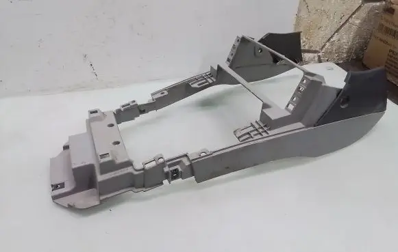 Mitsubishi Pajero Sport I Center console MR471841