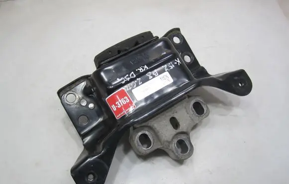 Engine mount bracket