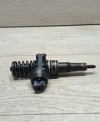 Volkswagen Golf Plus Fuel injector 0414720215