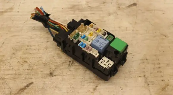 Peugeot 508 Fuse module 18014931