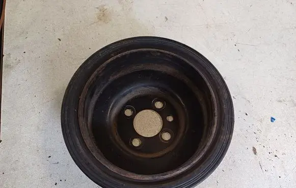 Volkswagen Sharan Crankshaft pulley 038105243M