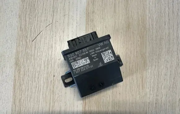 Volkswagen Polo V 6R Headlight/headlamp level sensor 5Q0907357